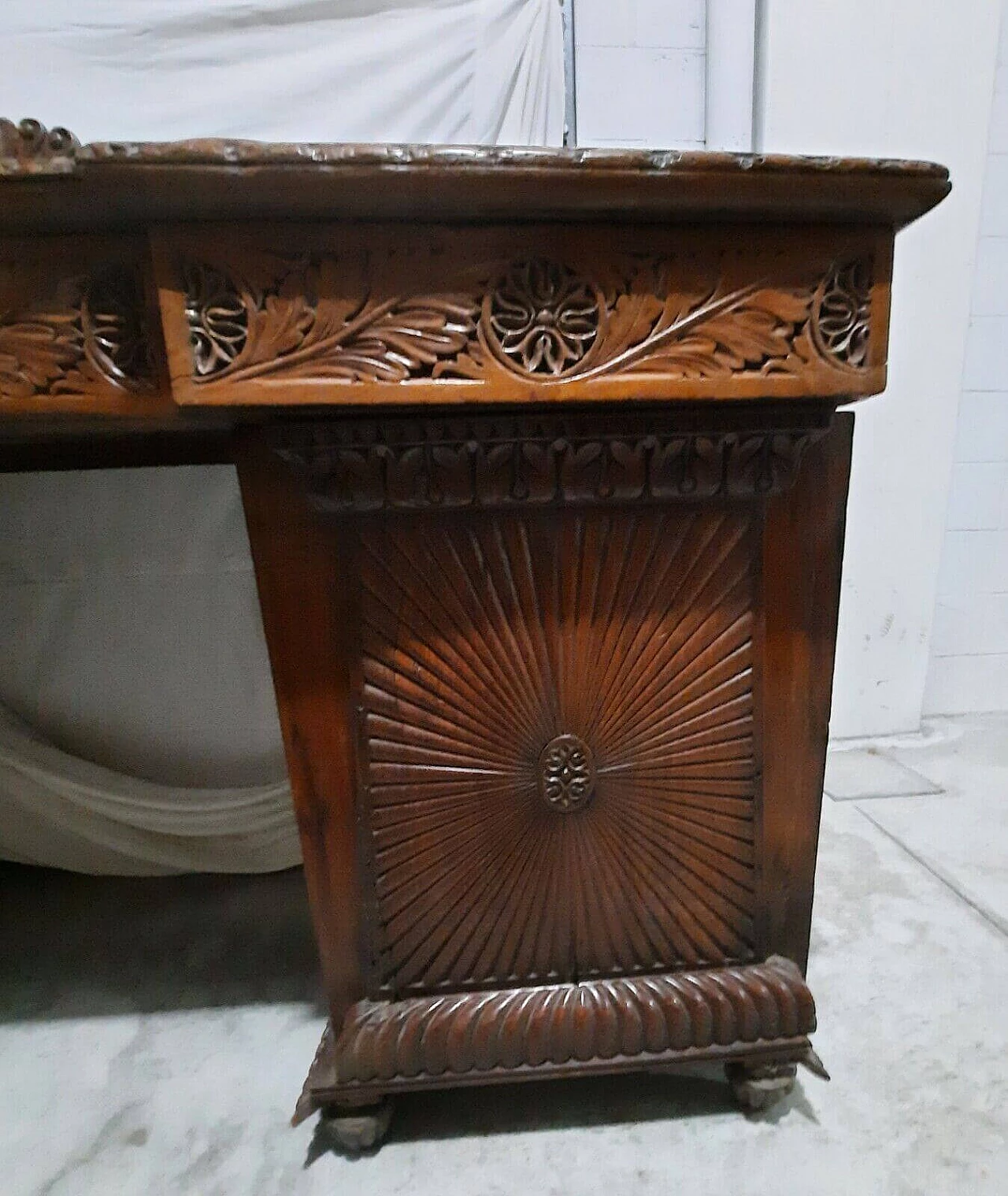 Credenza Regency in mogano con piano a tre cassetti, primo quarto '800 10