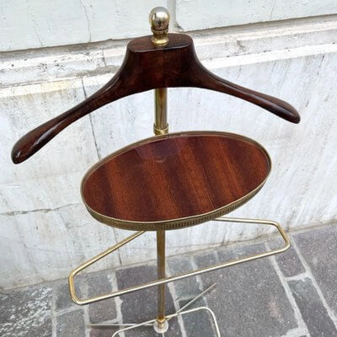 Tripod valet stand in wood and gilded metal, 1950s 7