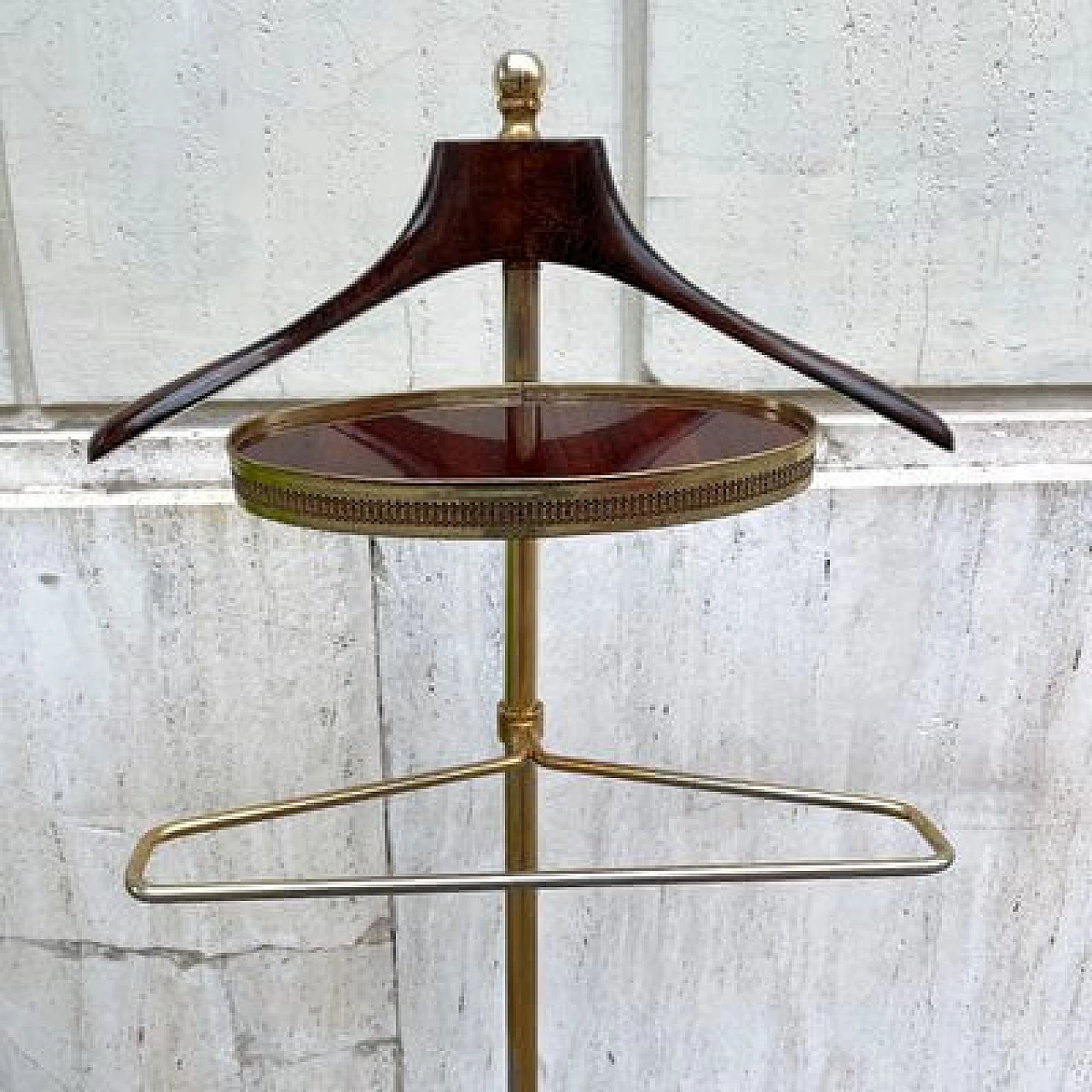 Tripod valet stand in wood and gilded metal, 1950s 8