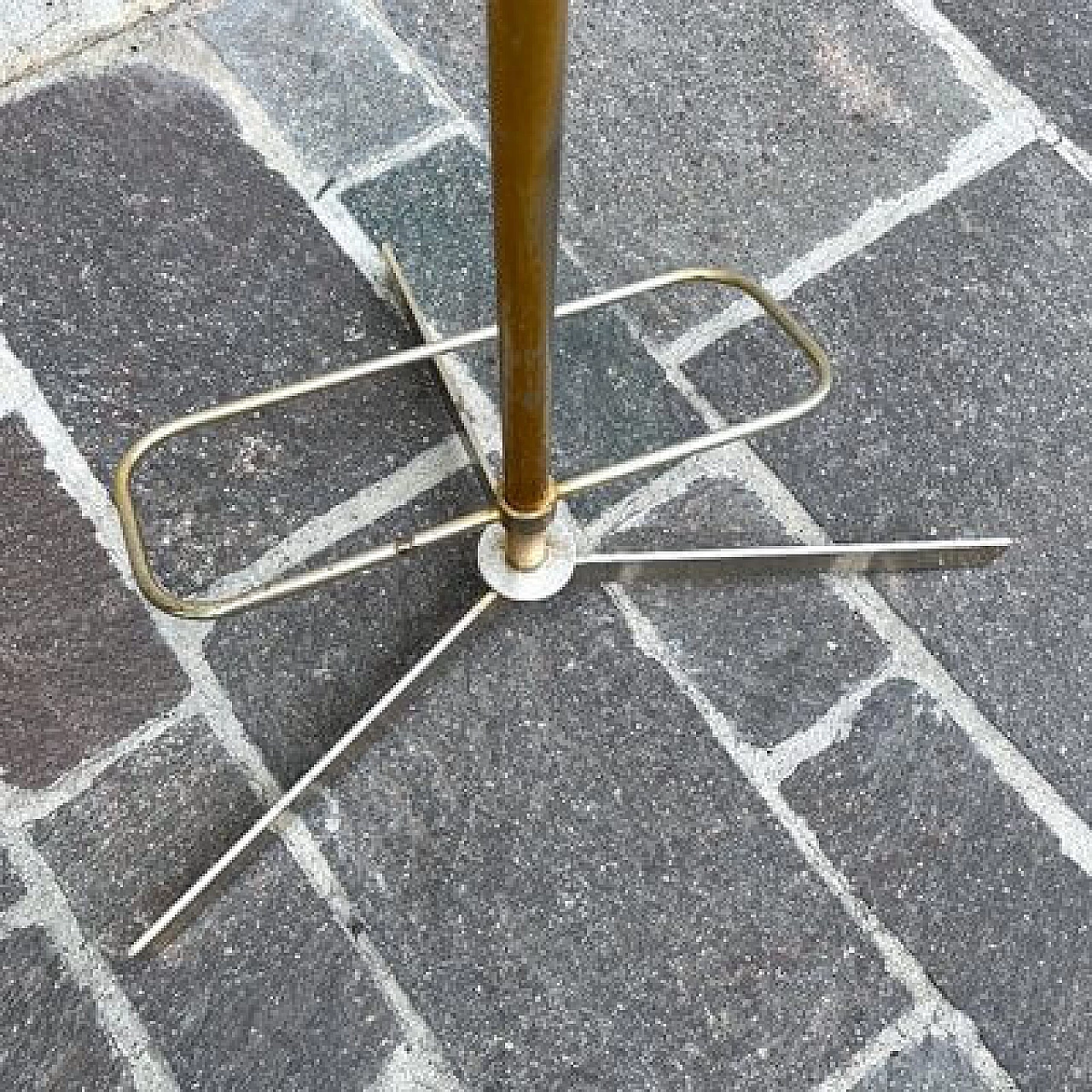 Tripod valet stand in wood and gilded metal, 1950s 12