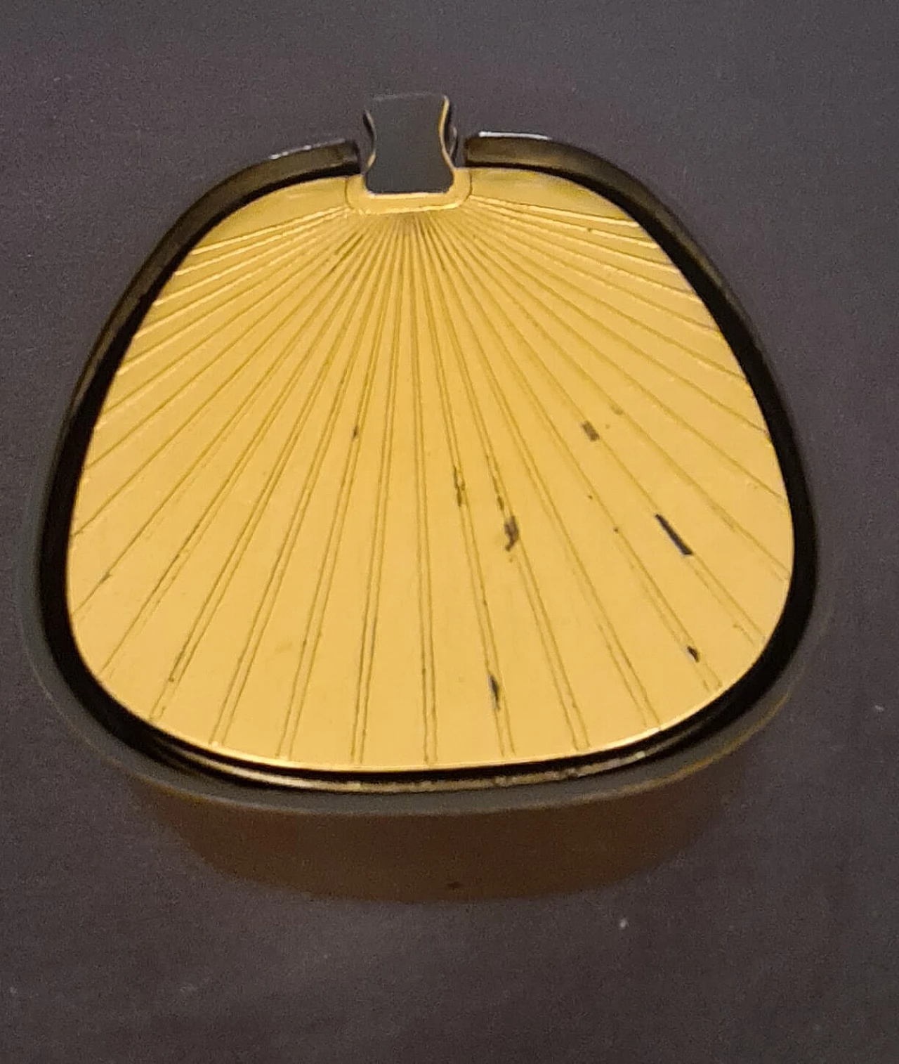 8 Art Deco fan-shaped trays in black bakelite and gold leaf, 1930s 2