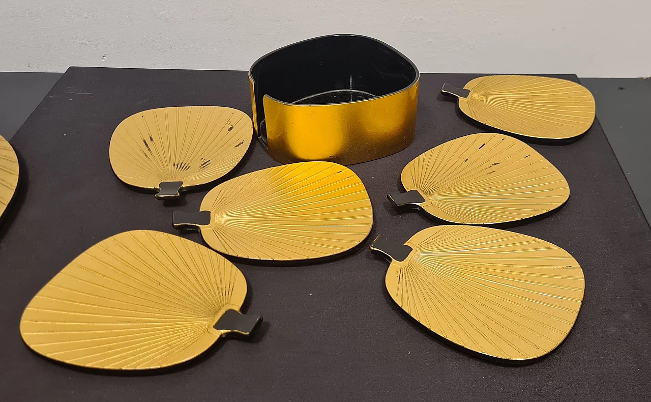 8 Art Deco fan-shaped trays in black bakelite and gold leaf, 1930s 6