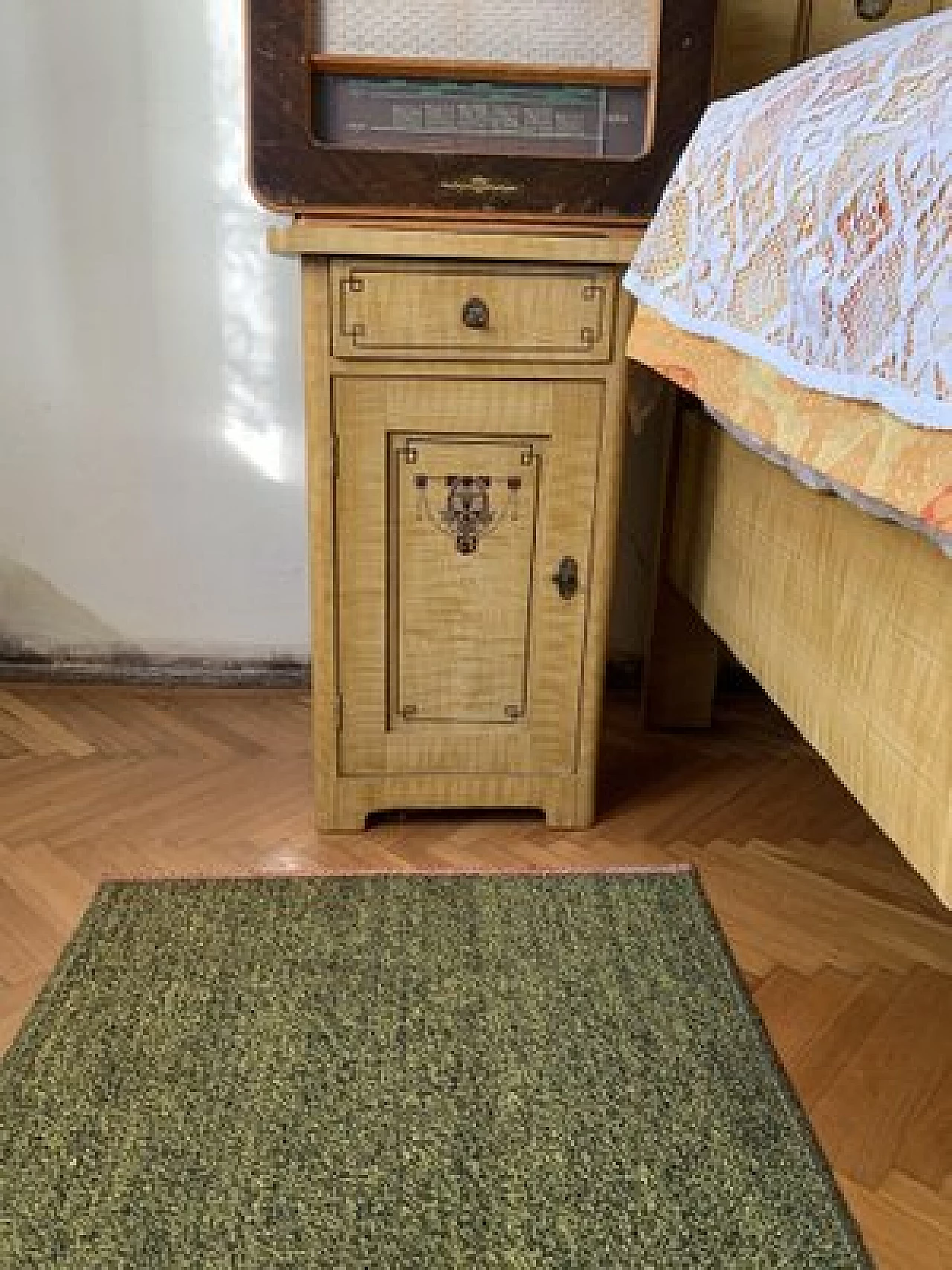 Hungarian painted wood bedside table, late 19th century 4