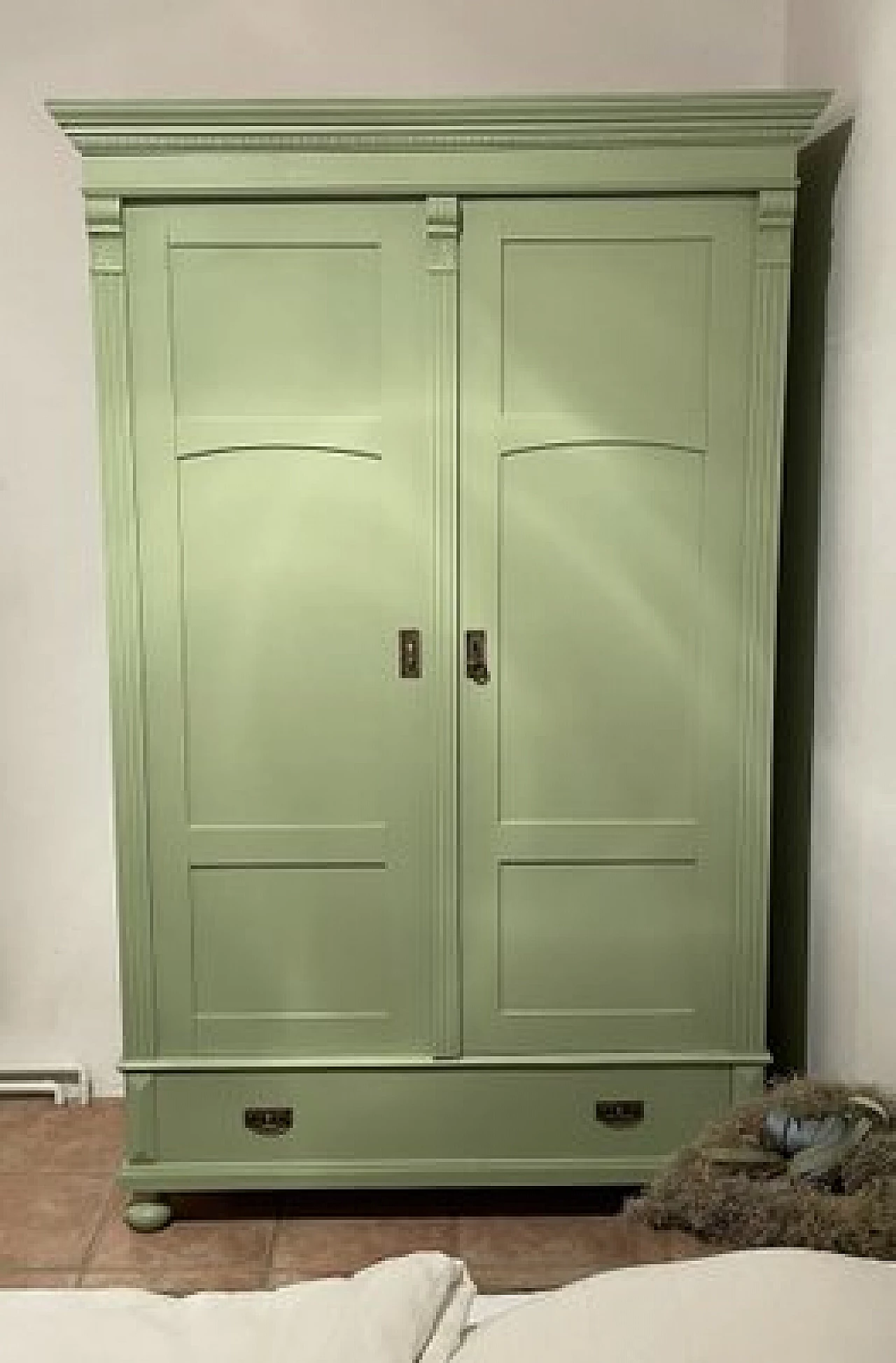 Hungarian two-door green painted wood wardrobe, early 20th century 1