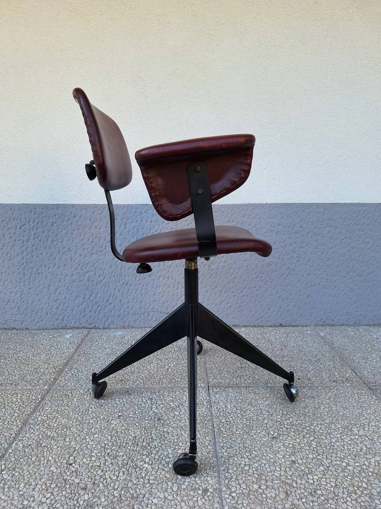 Office armchair in the style of BBPR for Olivetti, 1960s 3