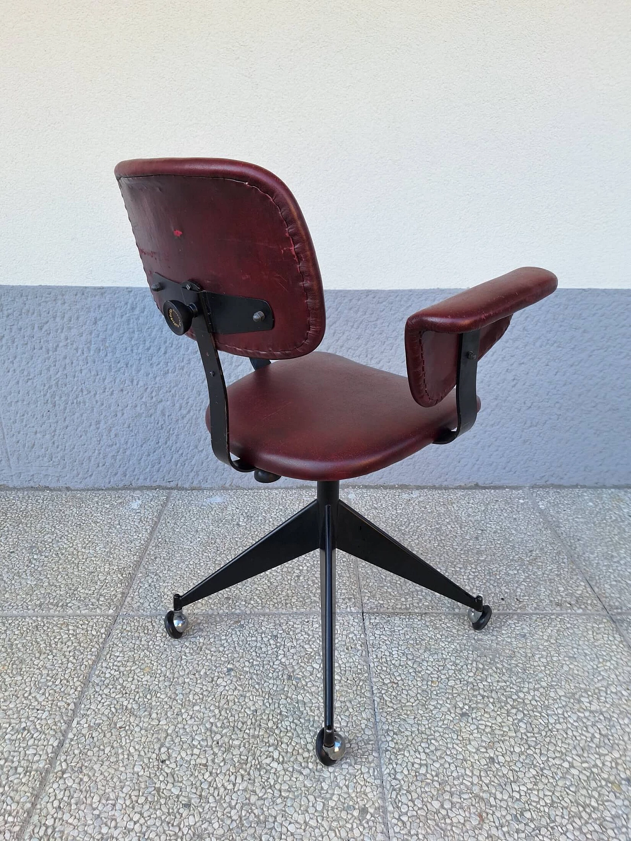 Office armchair in the style of BBPR for Olivetti, 1960s 4