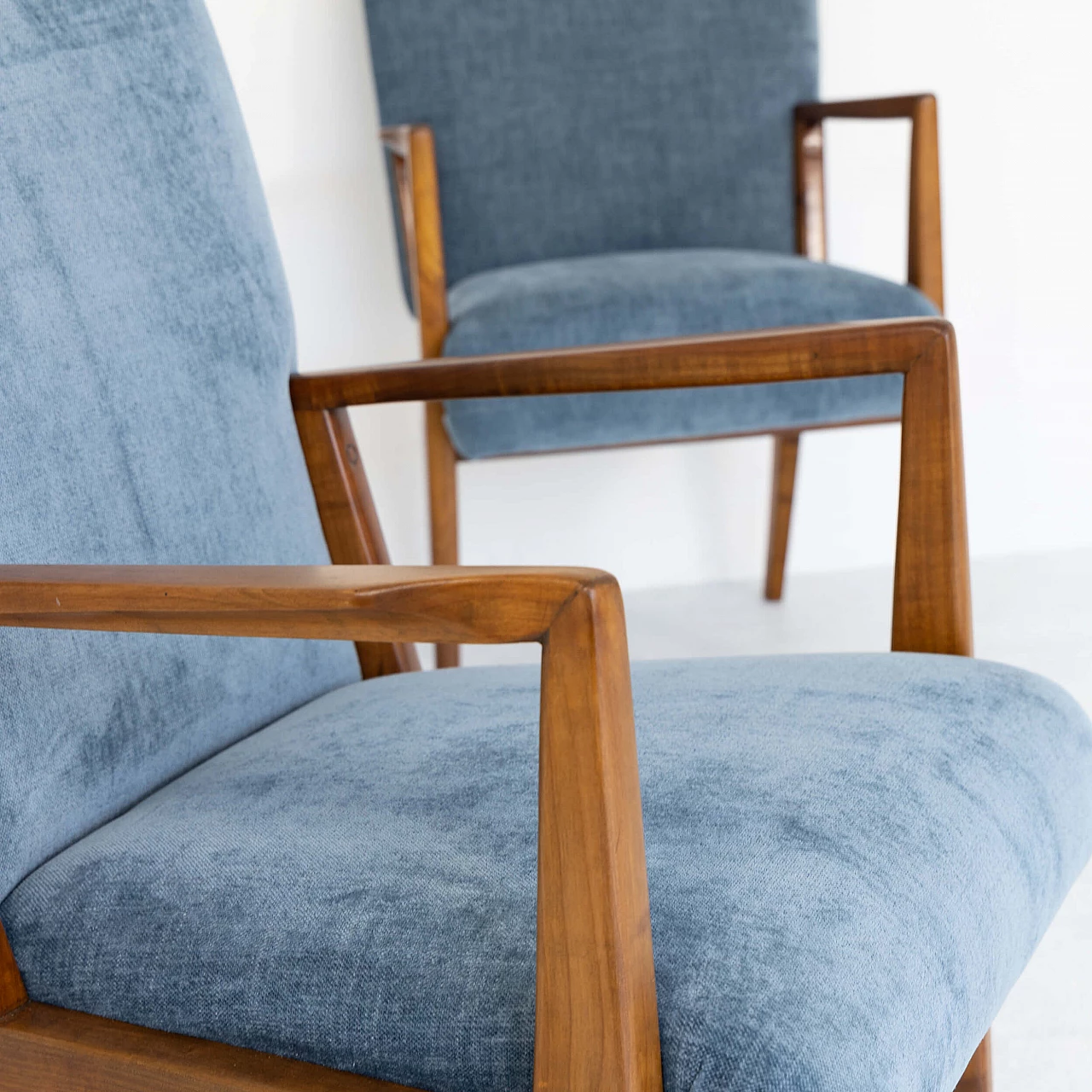 4 Armchairs in walnut and velvet, 1950s 7