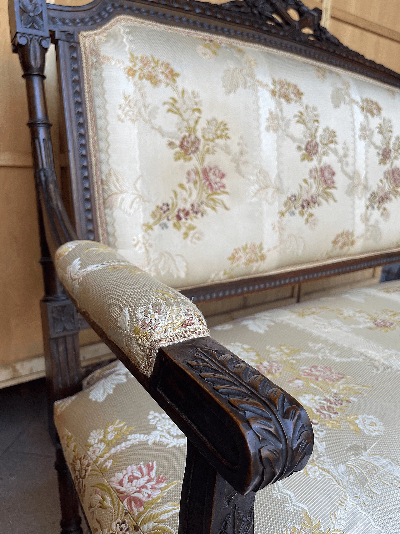 Carved wooden sofa and floral fabric in Louis XVI style, early 20th century 4