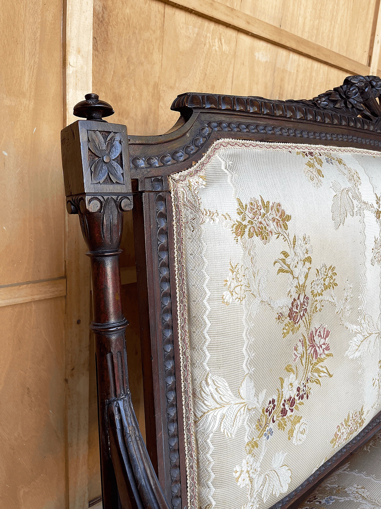 Carved wooden sofa and floral fabric in Louis XVI style, early 20th century 5