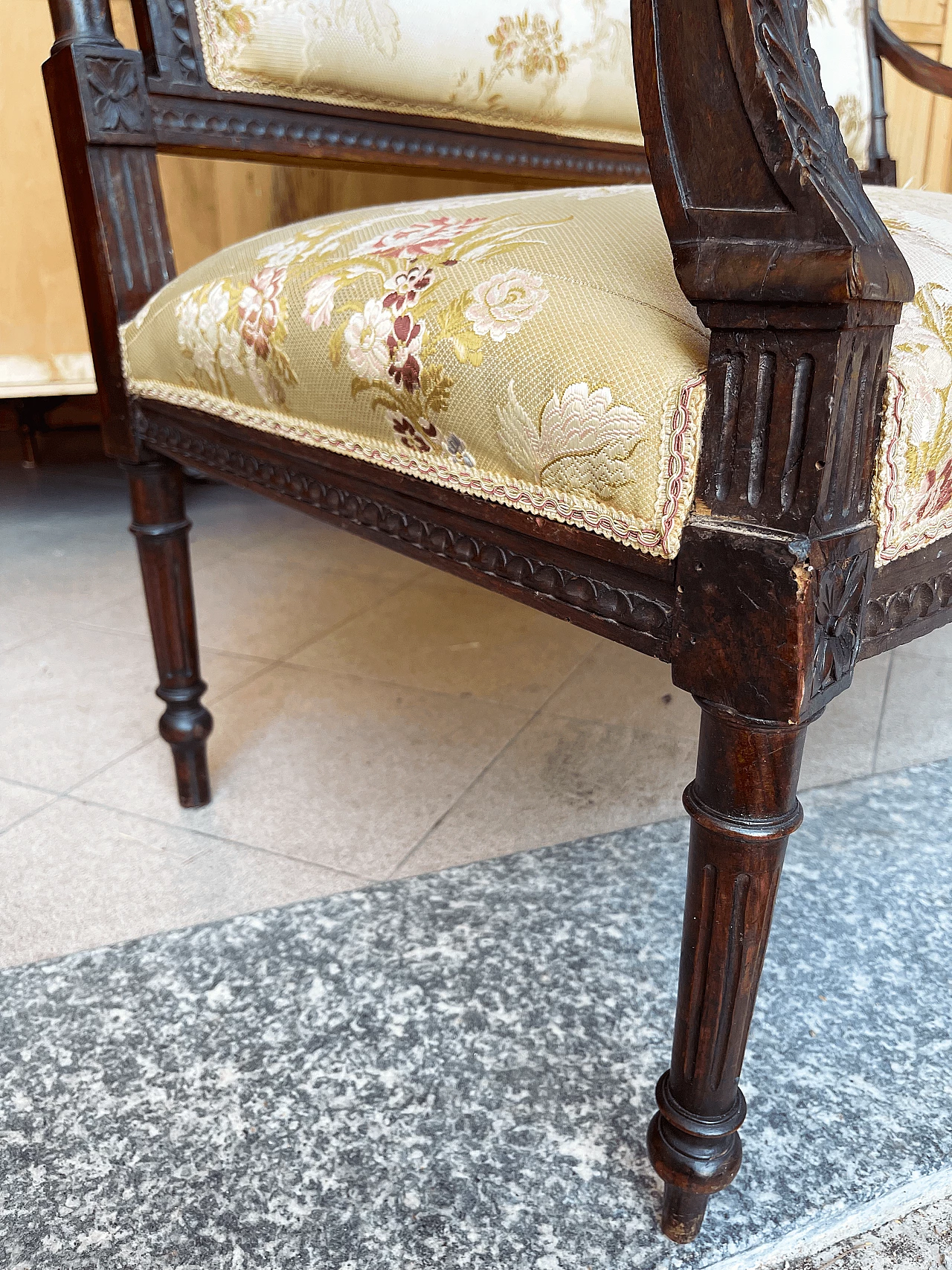 Carved wooden sofa and floral fabric in Louis XVI style, early 20th century 10