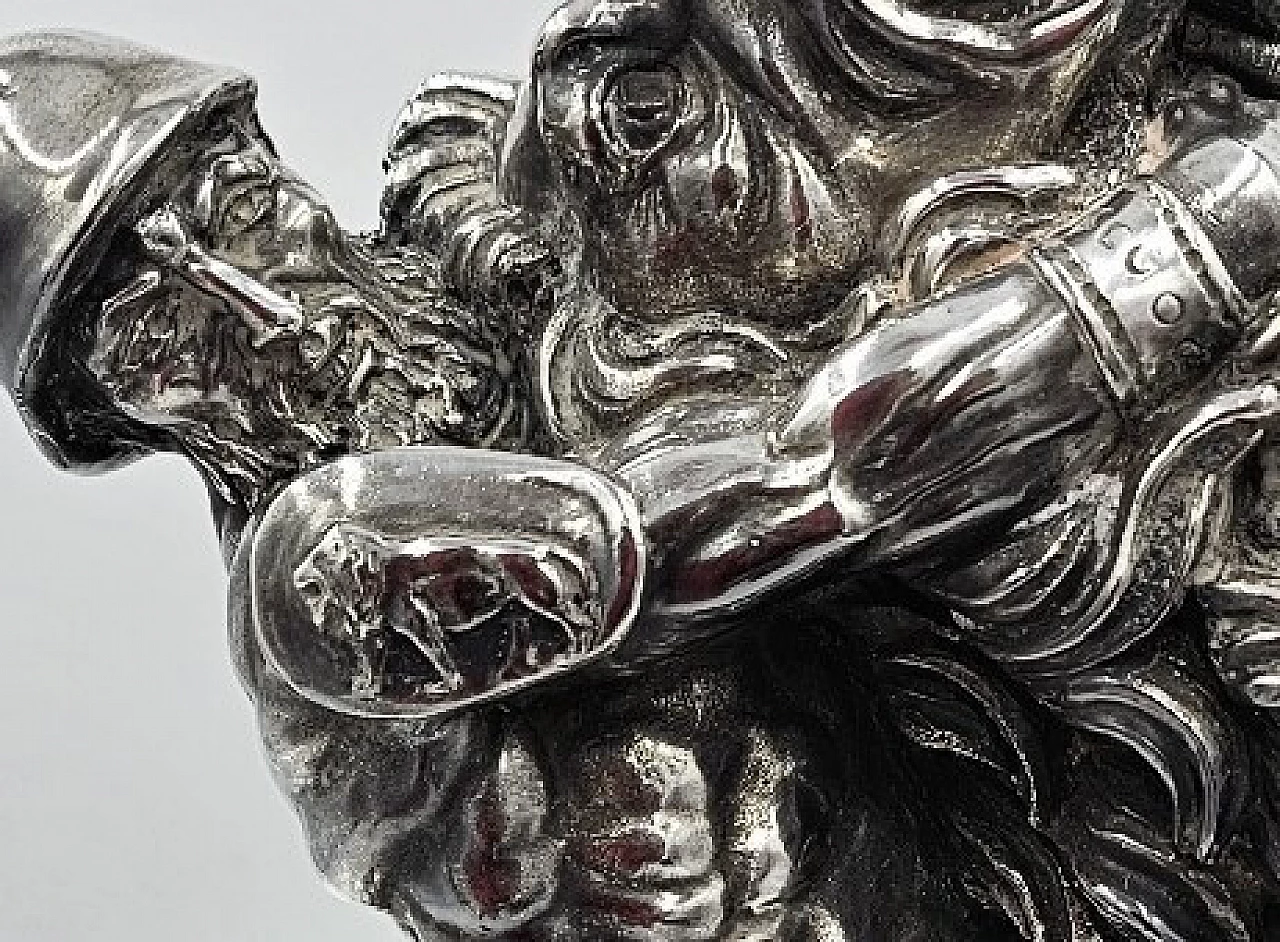 Scultura in argento raffigurante gladiatore romano contro leone, anni '70 12