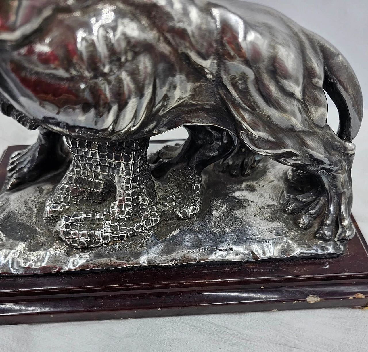 Silver sculpture depicting Roman gladiator against lion, 1970s 16