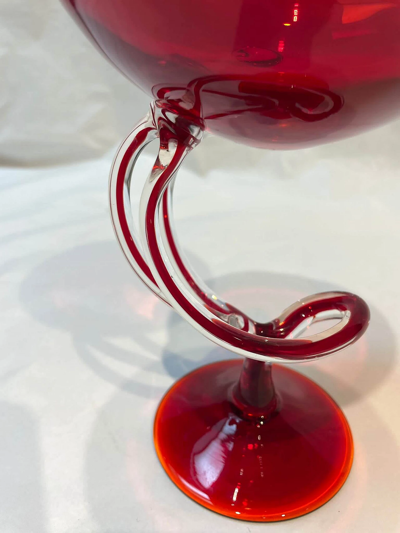 Calice in vetro rosso veneziano con manico a spirale, inizio '900 1