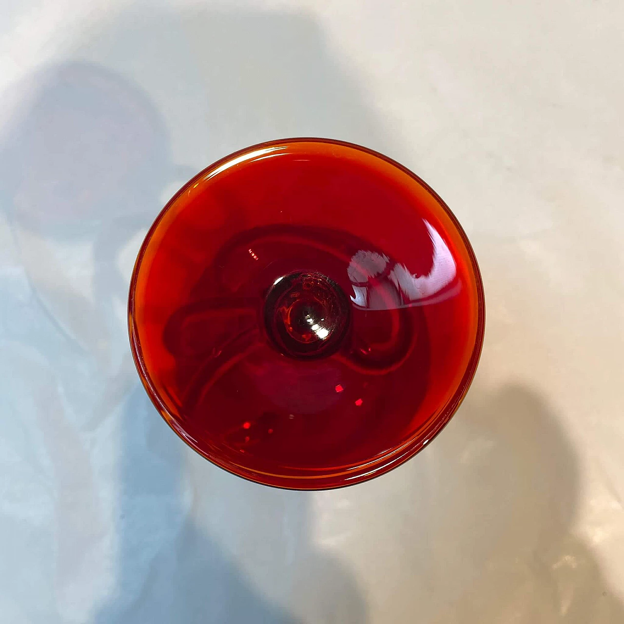Calice in vetro rosso veneziano con manico a spirale, inizio '900 2