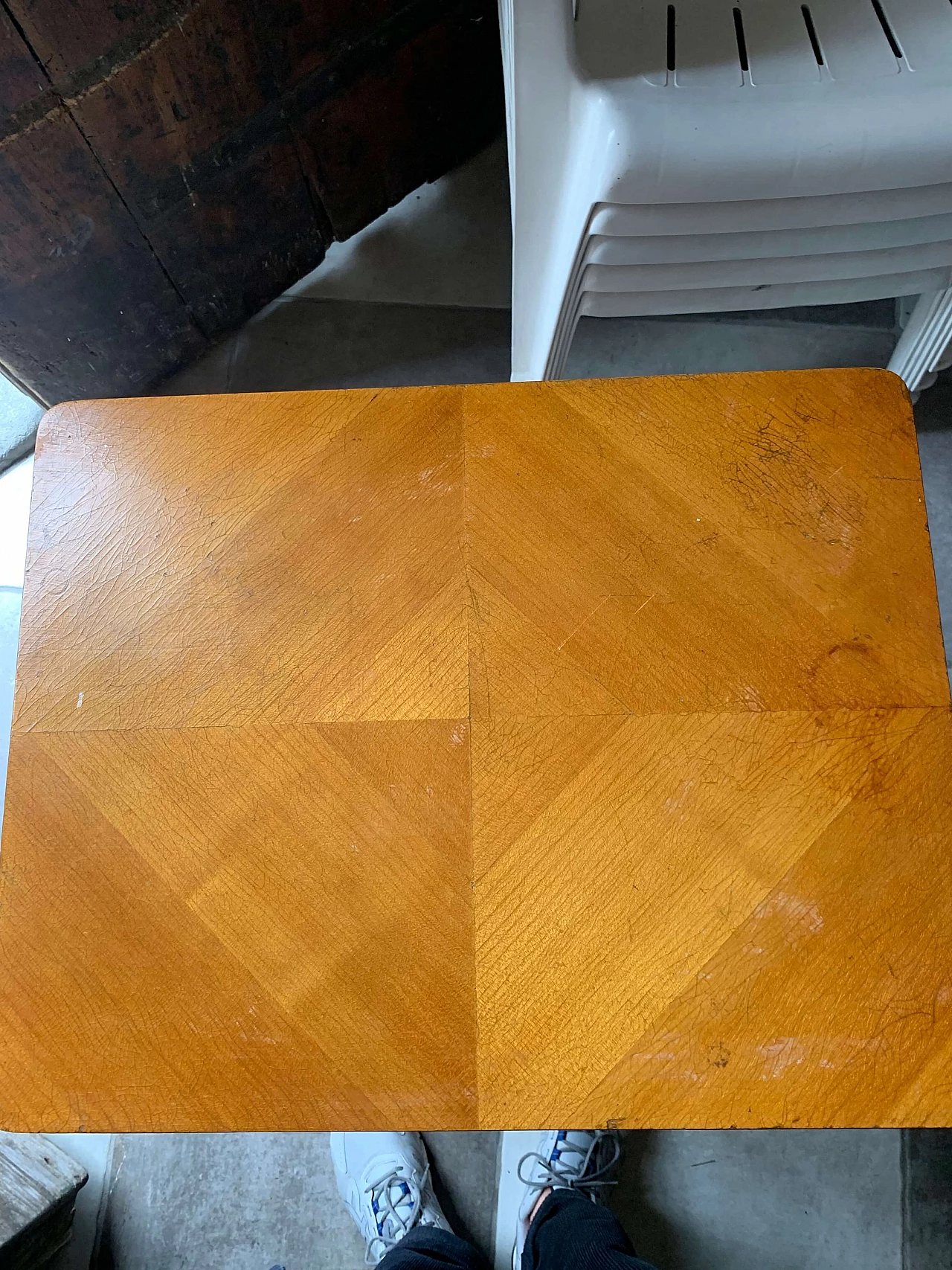 Wooden coffee table with opening top and internal compartment, 1940s 2