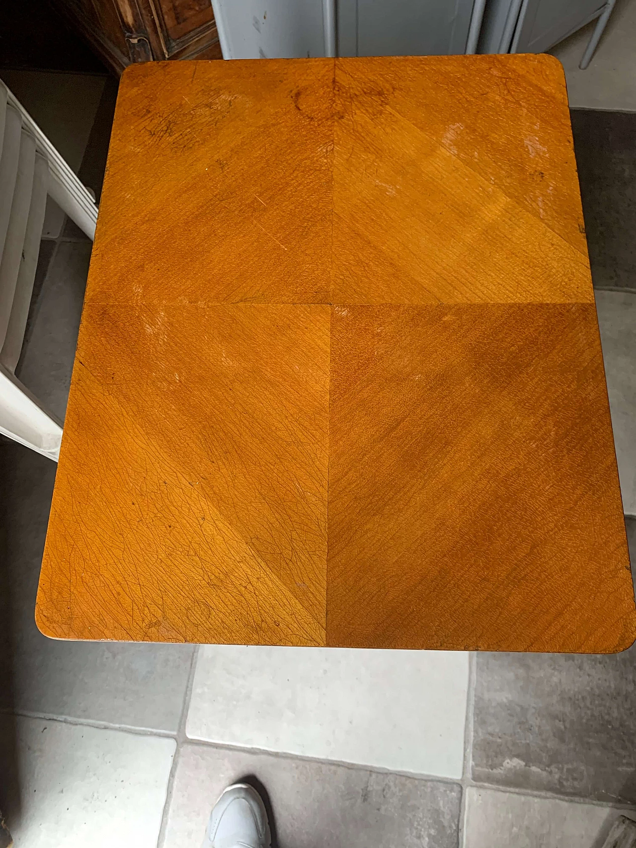 Wooden coffee table with opening top and internal compartment, 1940s 3