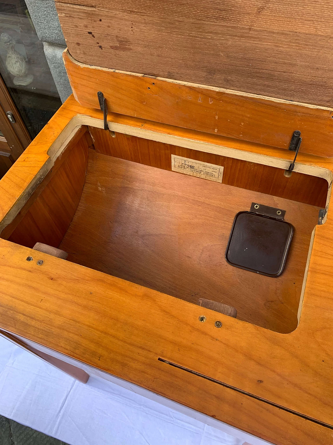 Wooden coffee table with opening top and internal compartment, 1940s 6