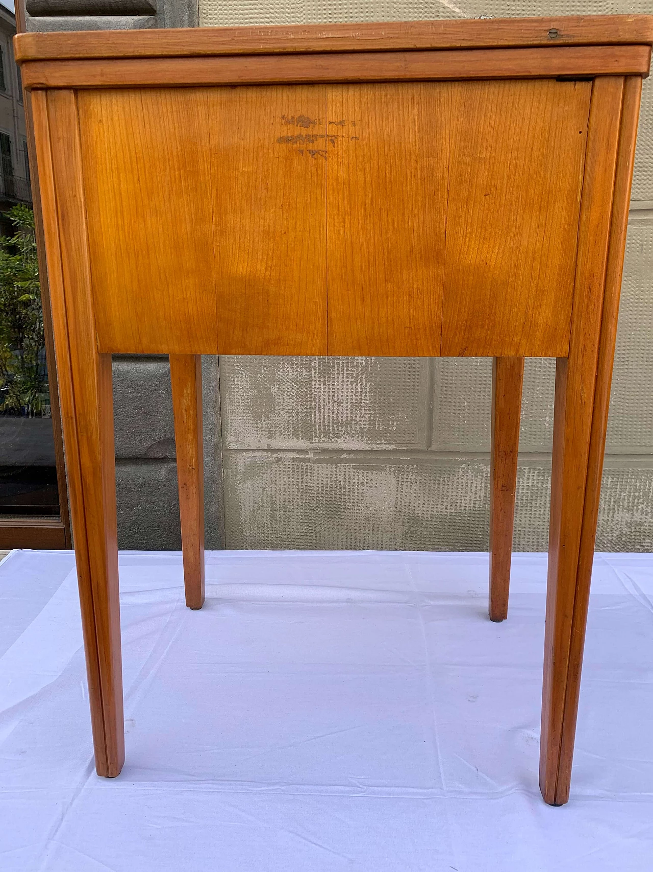 Wooden coffee table with opening top and internal compartment, 1940s 10