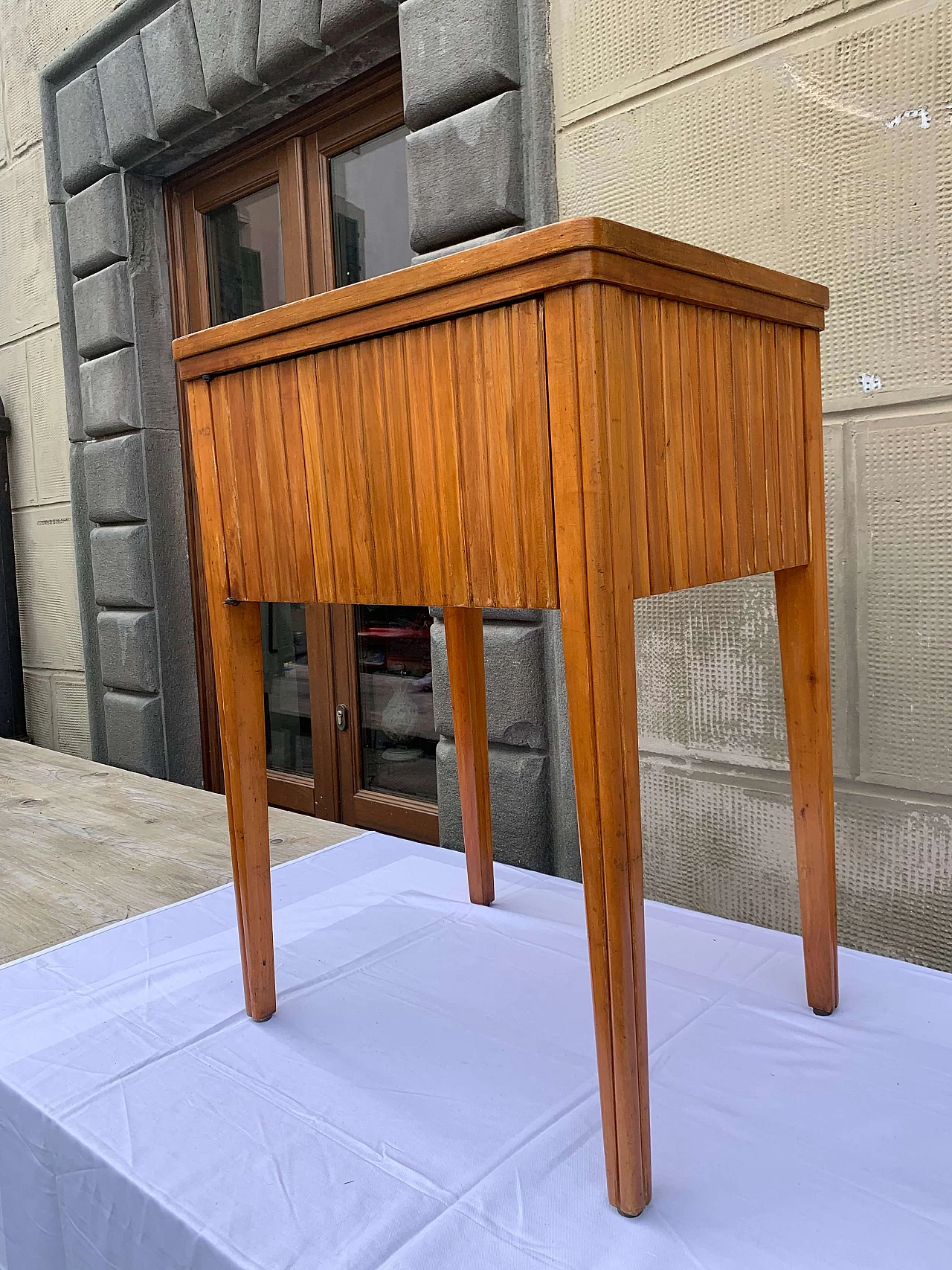 Wooden coffee table with opening top and internal compartment, 1940s 11