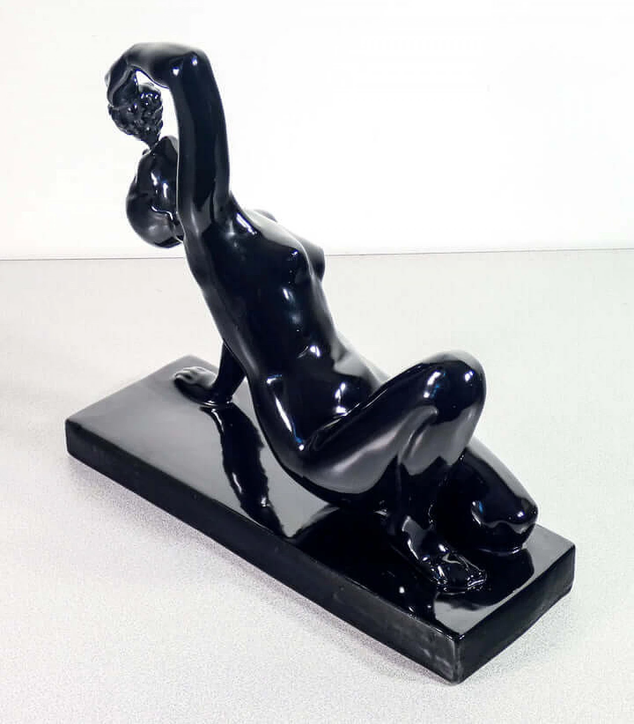 Henry Fugère, nudo femminile con uva, scultura in ceramica invetriata, anni '20 9