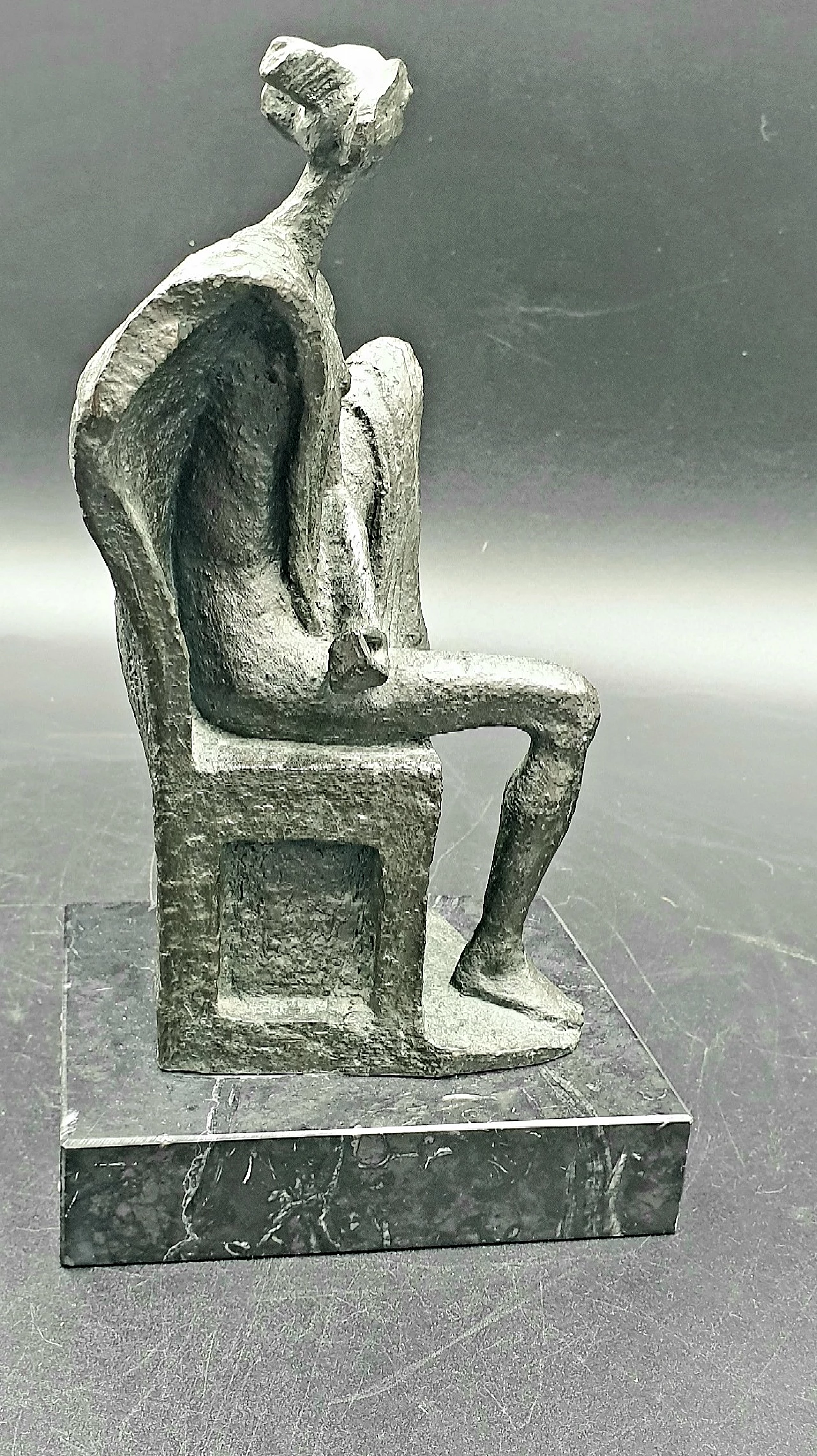 Regina Martinez, scultura in resina su base di marmo, anni '70 4