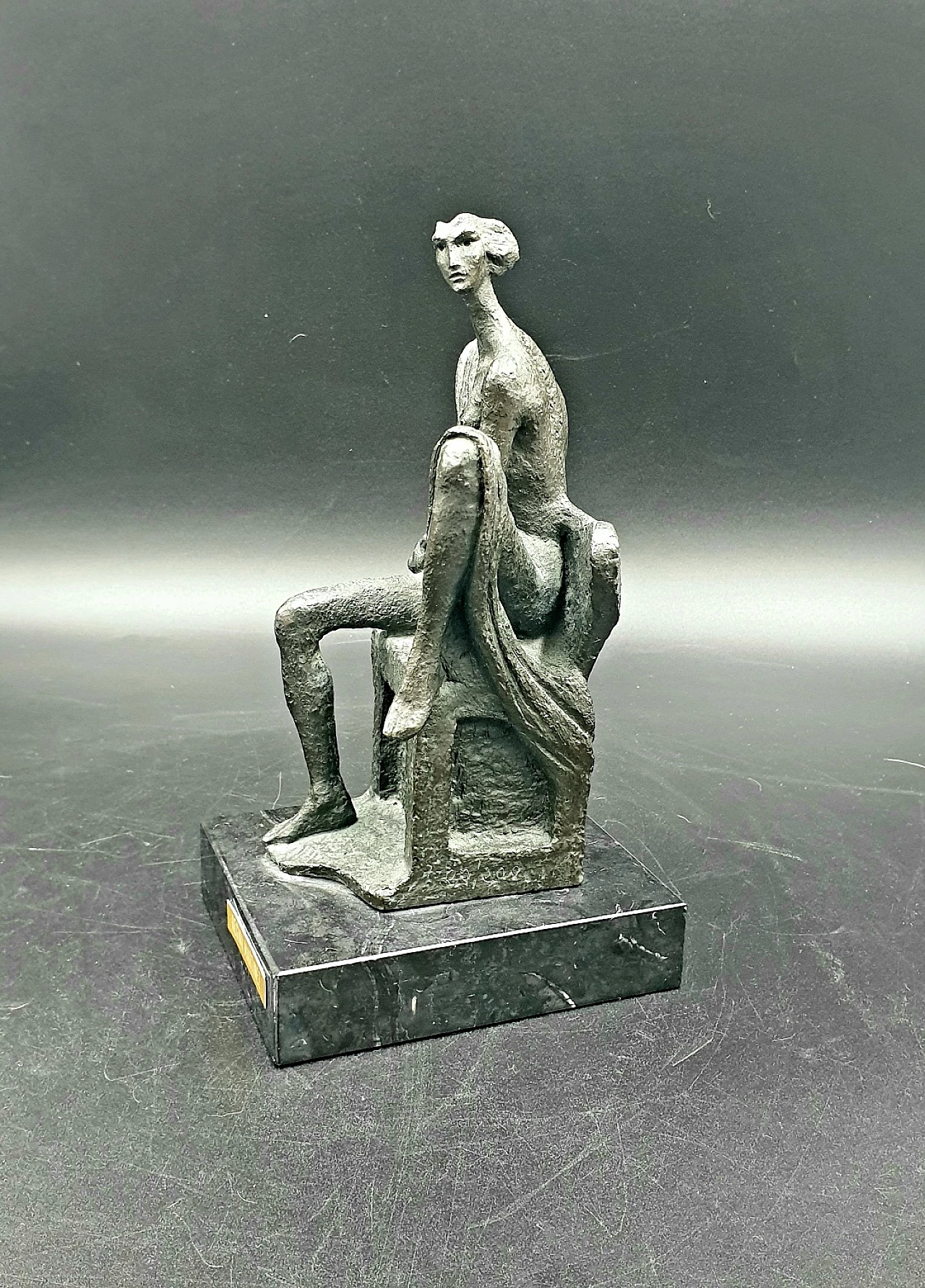 Regina Martinez, scultura in resina su base di marmo, anni '70 6