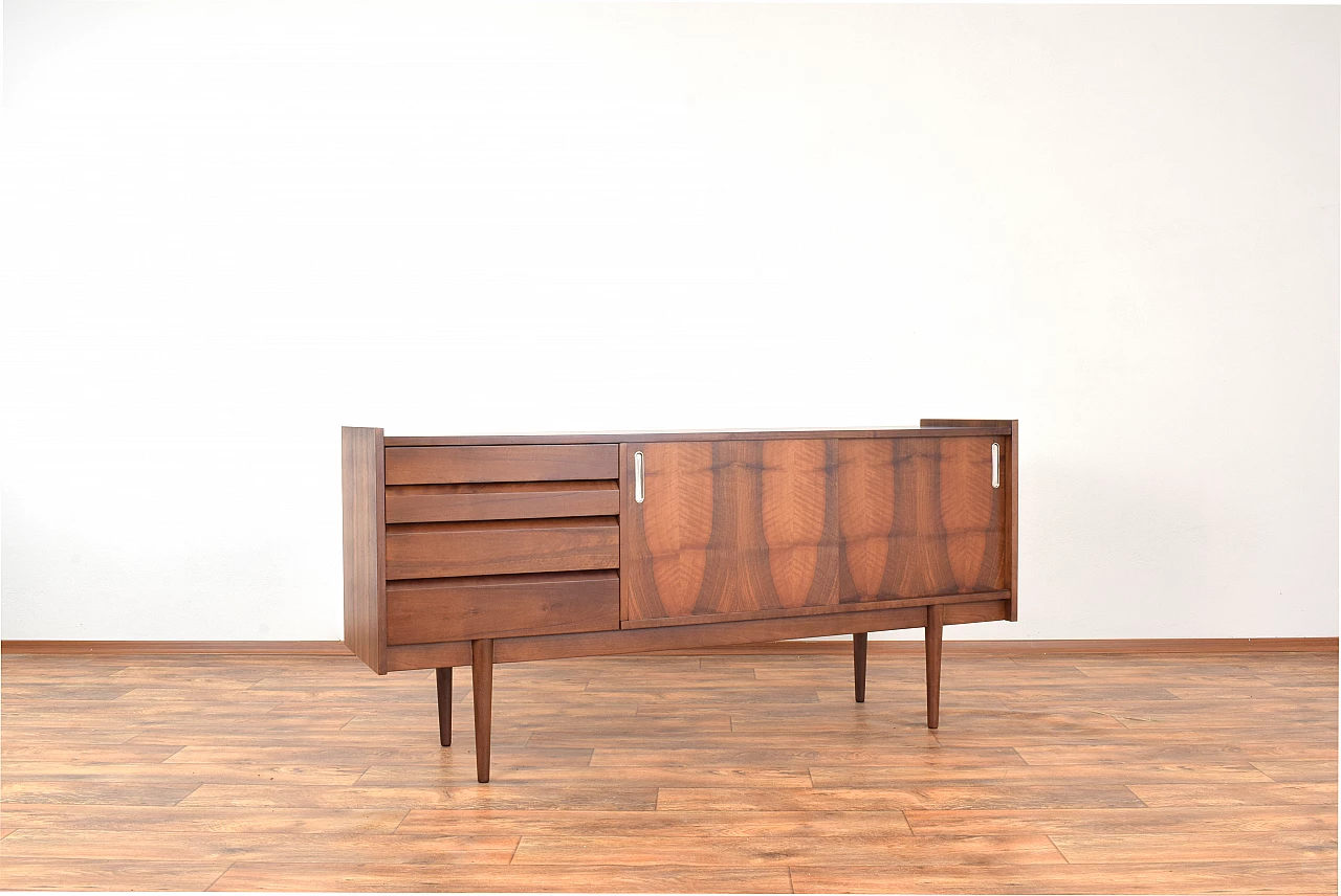 Credenza impiallacciata in noce di Bytomskie Fabryki Mebli, anni '60 4