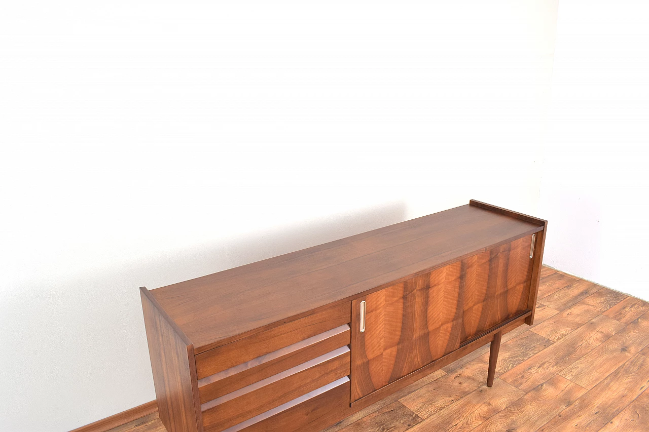 Credenza impiallacciata in noce di Bytomskie Fabryki Mebli, anni '60 13