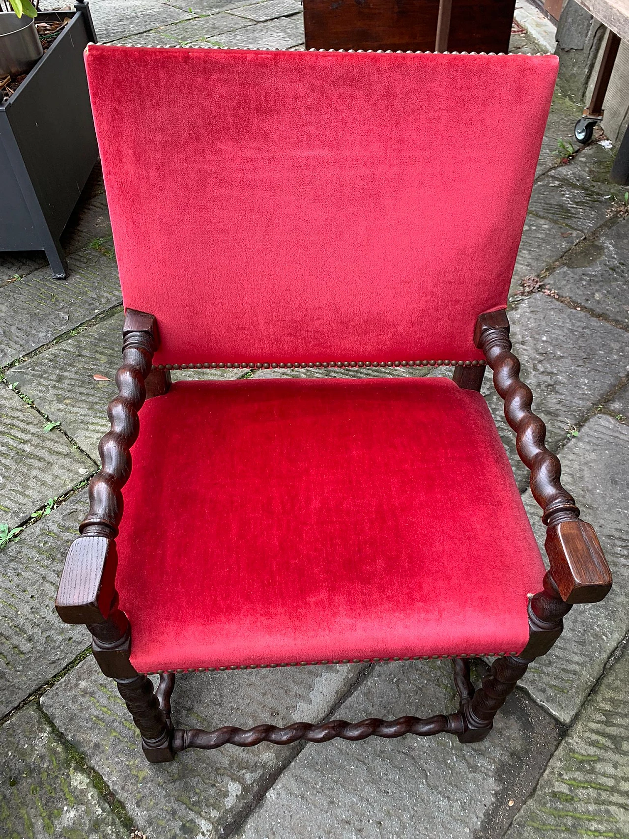 Wooden throne with red velvet seat and back, 19th century 9