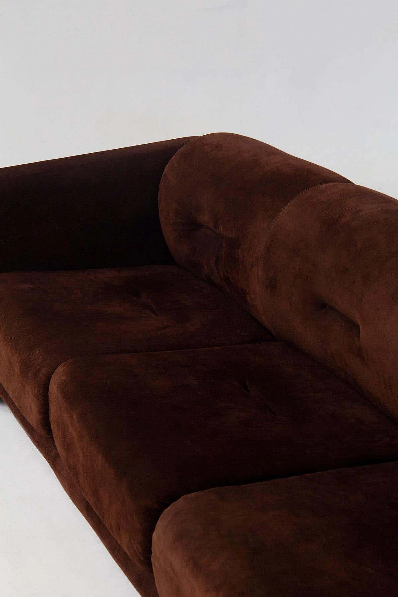 Brown velvet geometric sofa with metal frame, 1970s 15