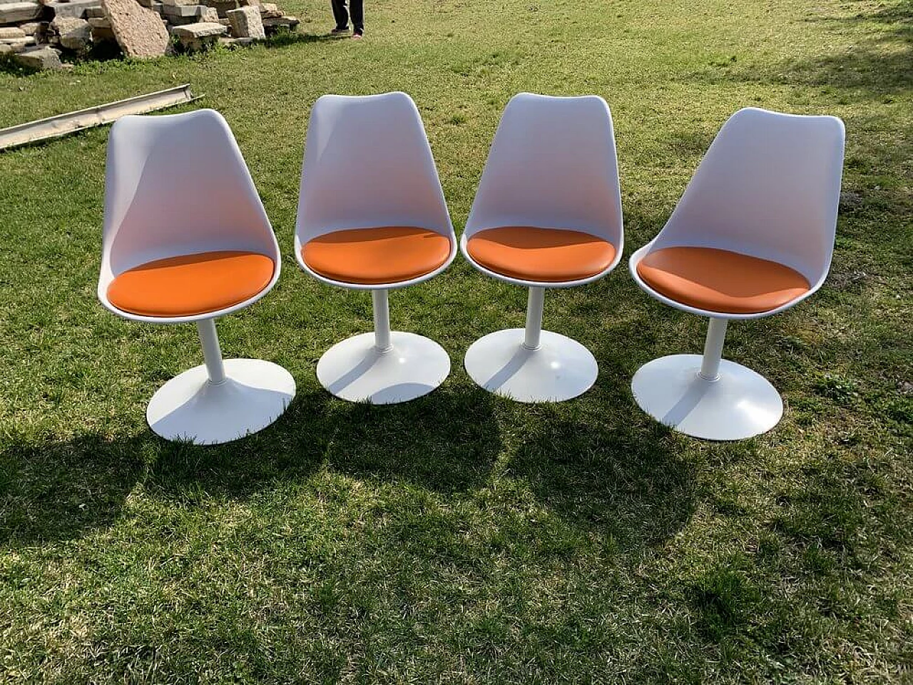 4 Orange Tulip swivel chairs attributed to Eero Saarinen for Knoll, 1956. 1