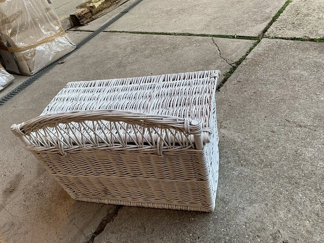 Hungarian white wicker chest, 1990s 3