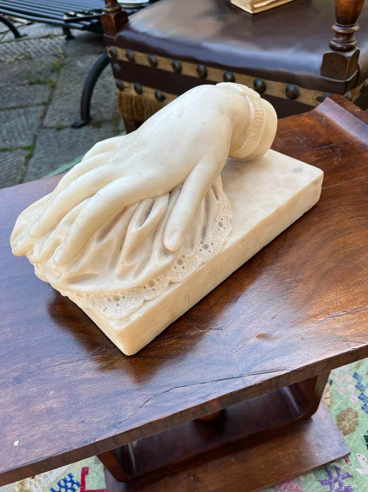 Scultura in marmo bianco raffigurante la Mano di Dio, inizio '800 1