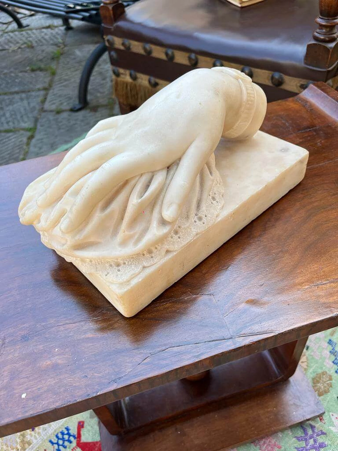 Scultura in marmo bianco raffigurante la Mano di Dio, inizio '800 2