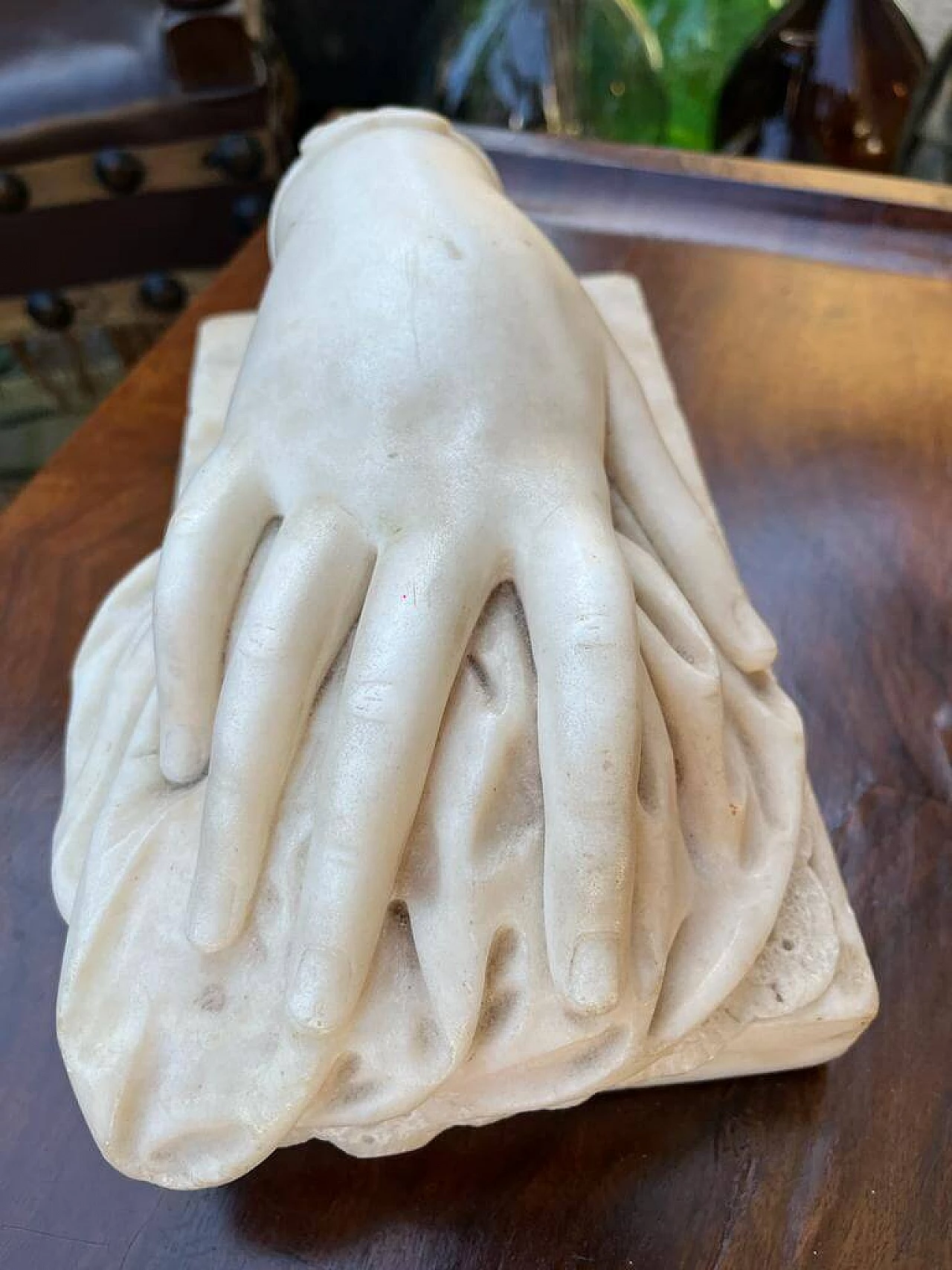 Scultura in marmo bianco raffigurante la Mano di Dio, inizio '800 3