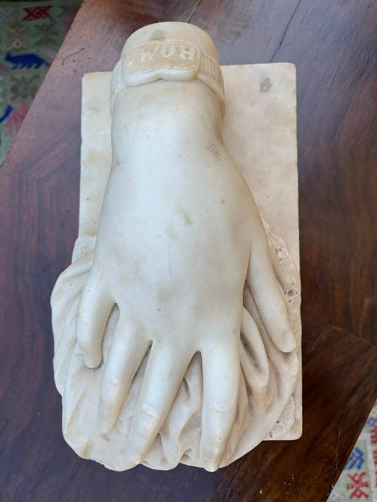 Scultura in marmo bianco raffigurante la Mano di Dio, inizio '800 4