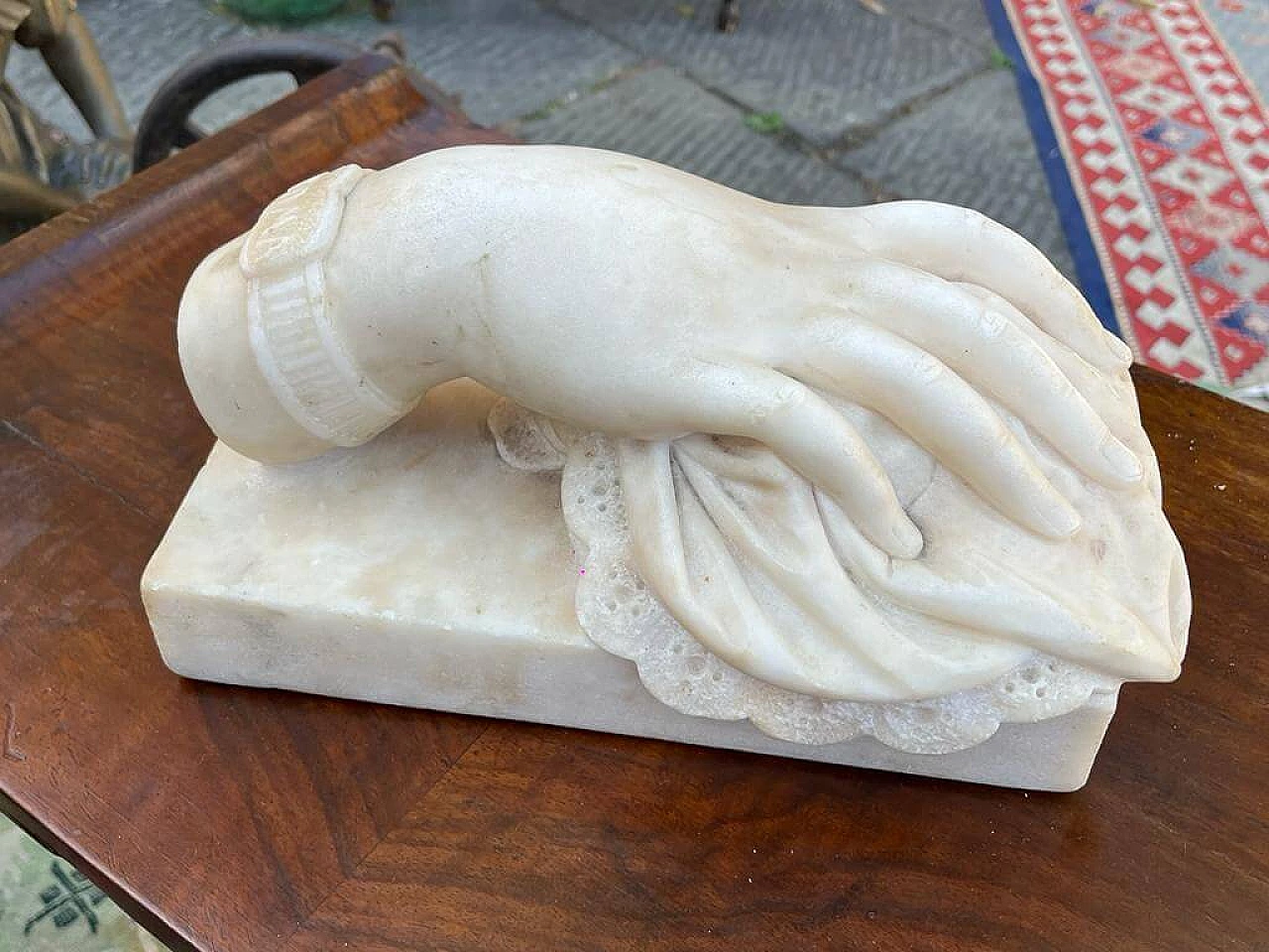 Scultura in marmo bianco raffigurante la Mano di Dio, inizio '800 7