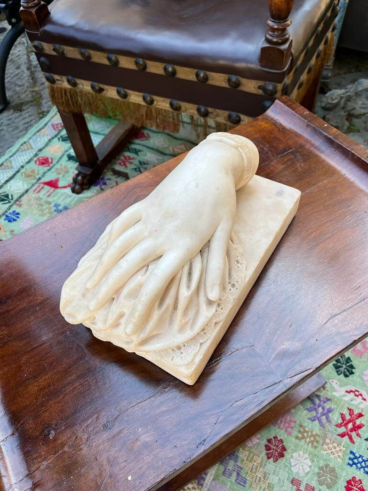 Scultura in marmo bianco raffigurante la Mano di Dio, inizio '800 8