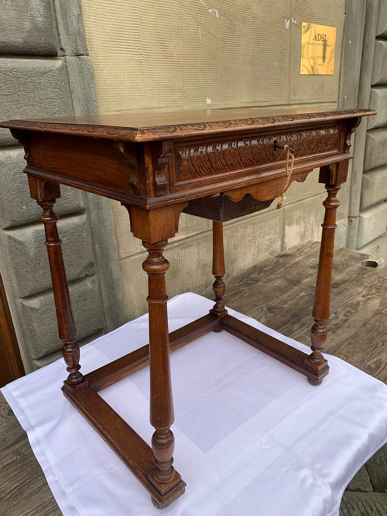 Chestnut coffee table with carvings 3