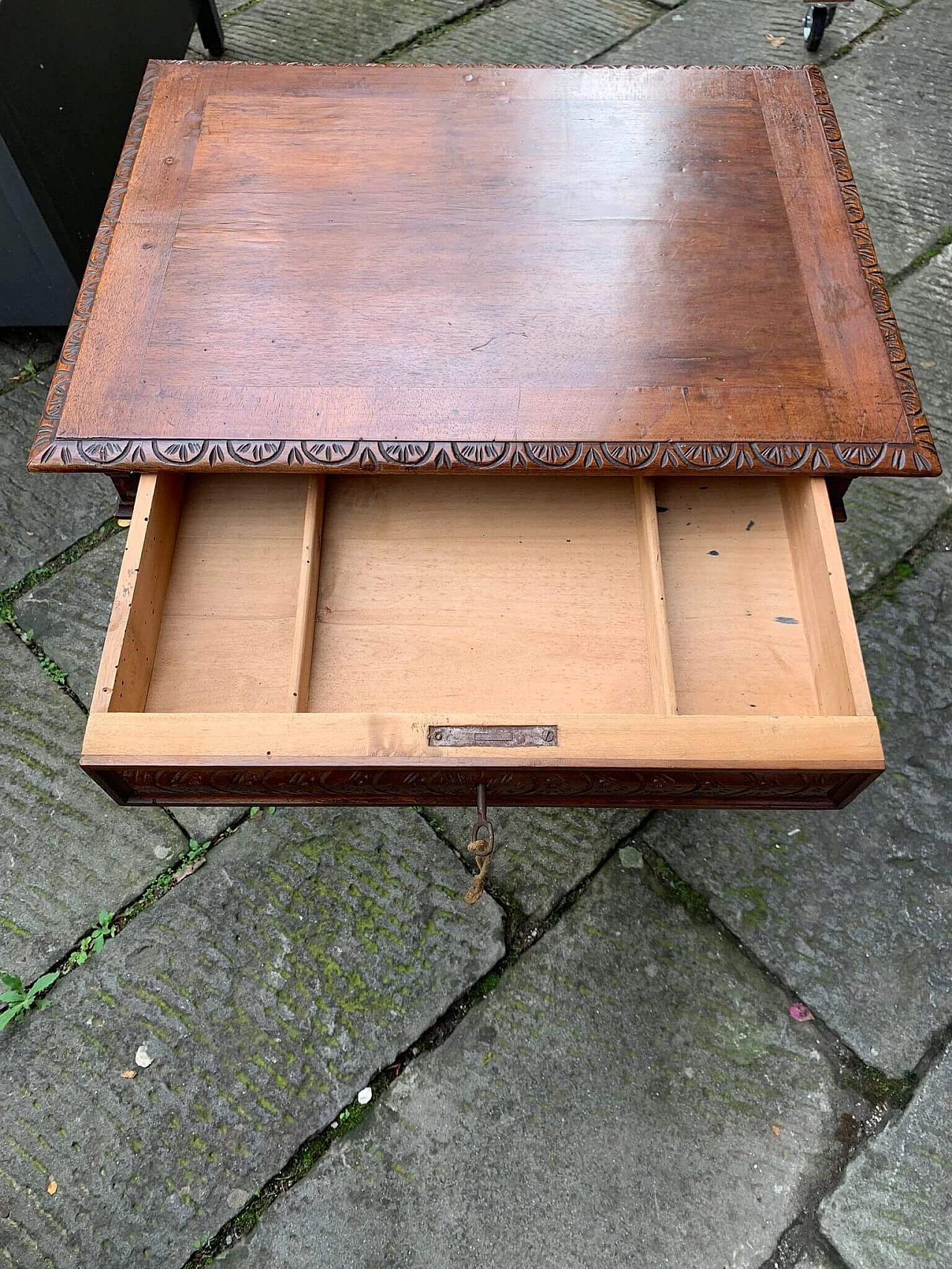 Chestnut coffee table with carvings 6