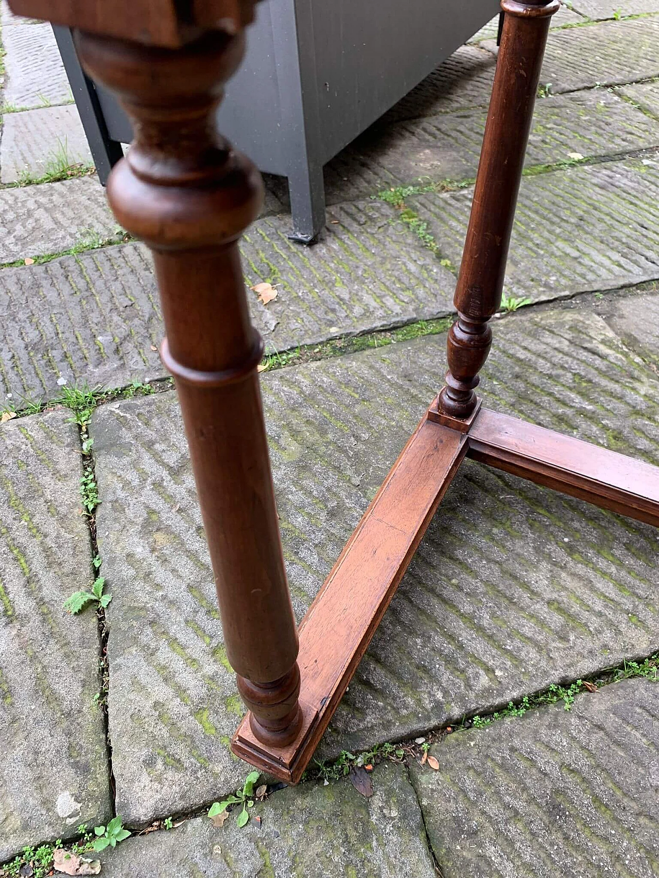 Chestnut coffee table with carvings 11