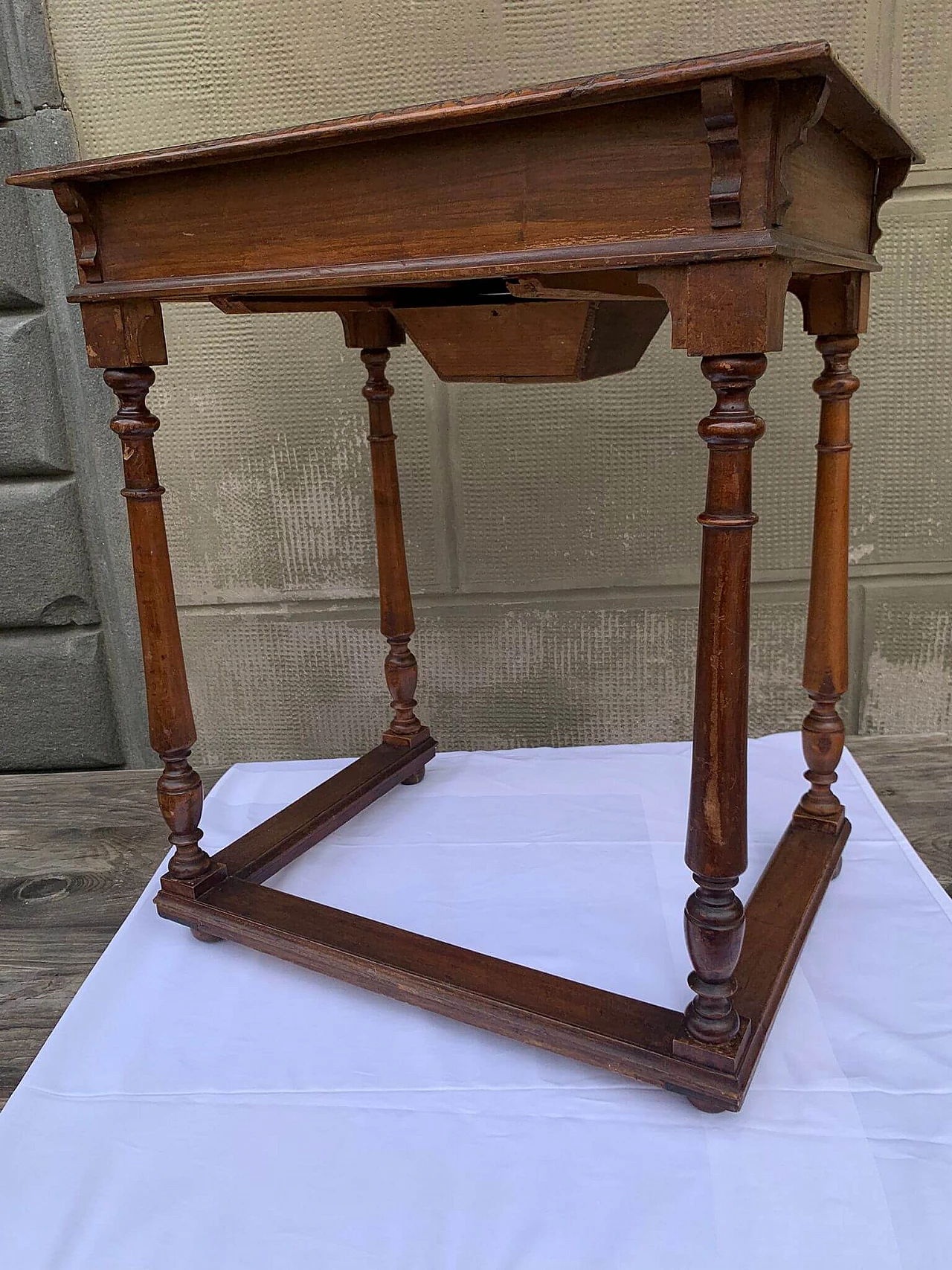 Chestnut coffee table with carvings 13