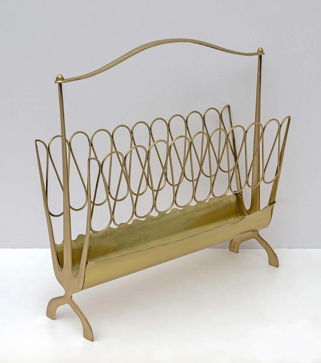 Brass magazine rack attributed to Osvaldo Borsani, 1950s 5