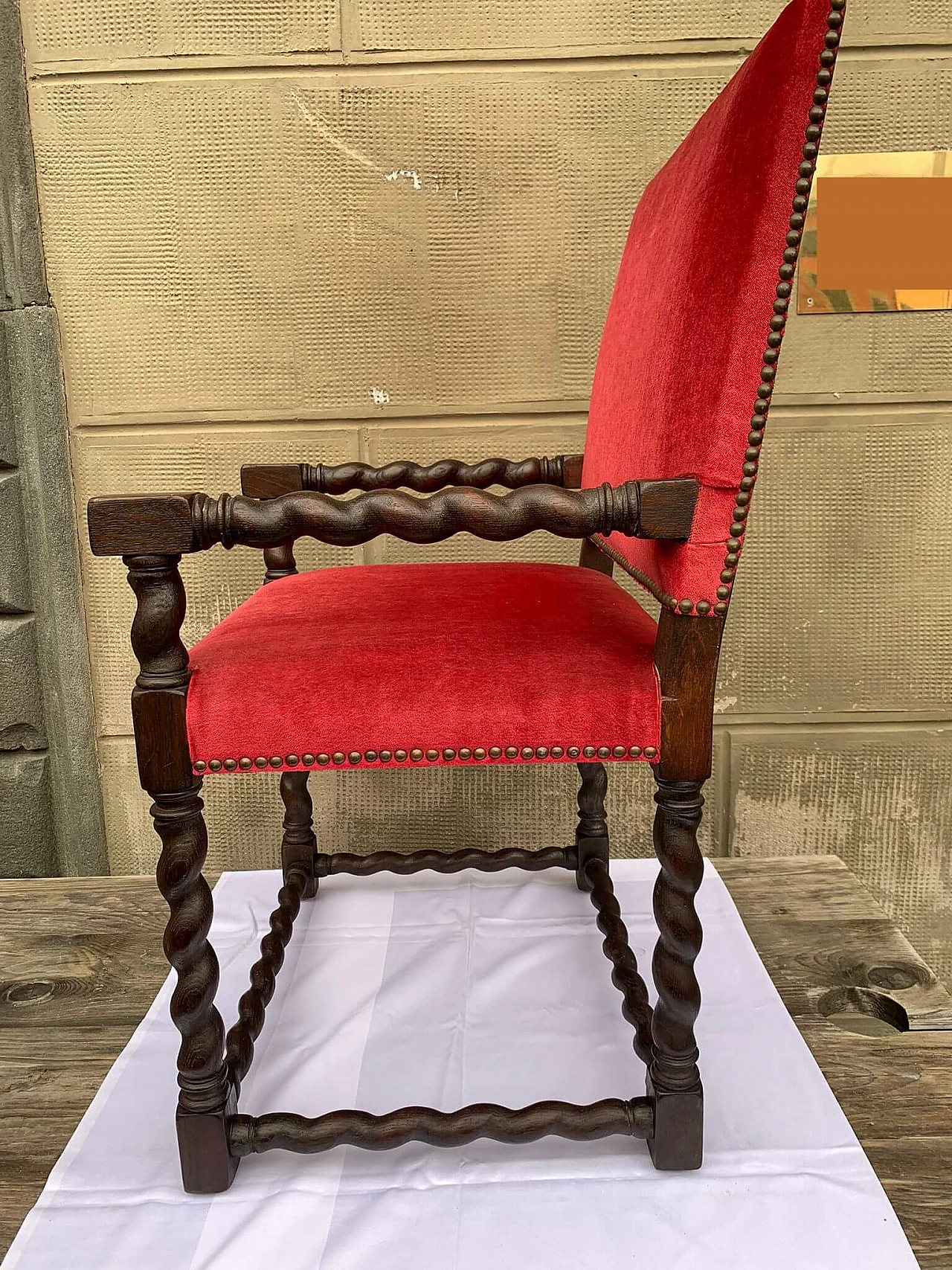 Wooden throne with red velvet seat and back, 19th century 17