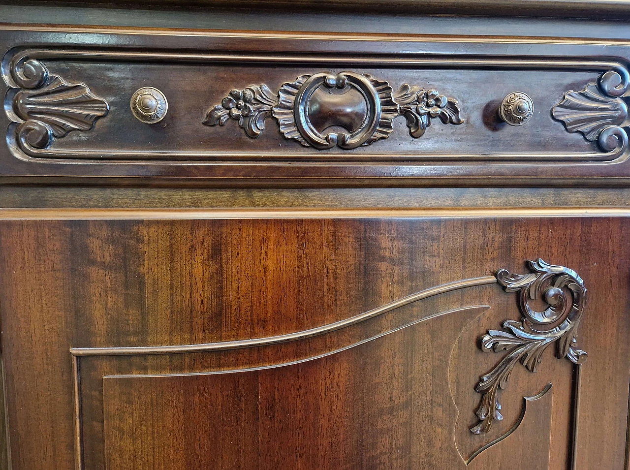 Credenza in noce nazionale tinto scuro con vetrina, anni '60 8