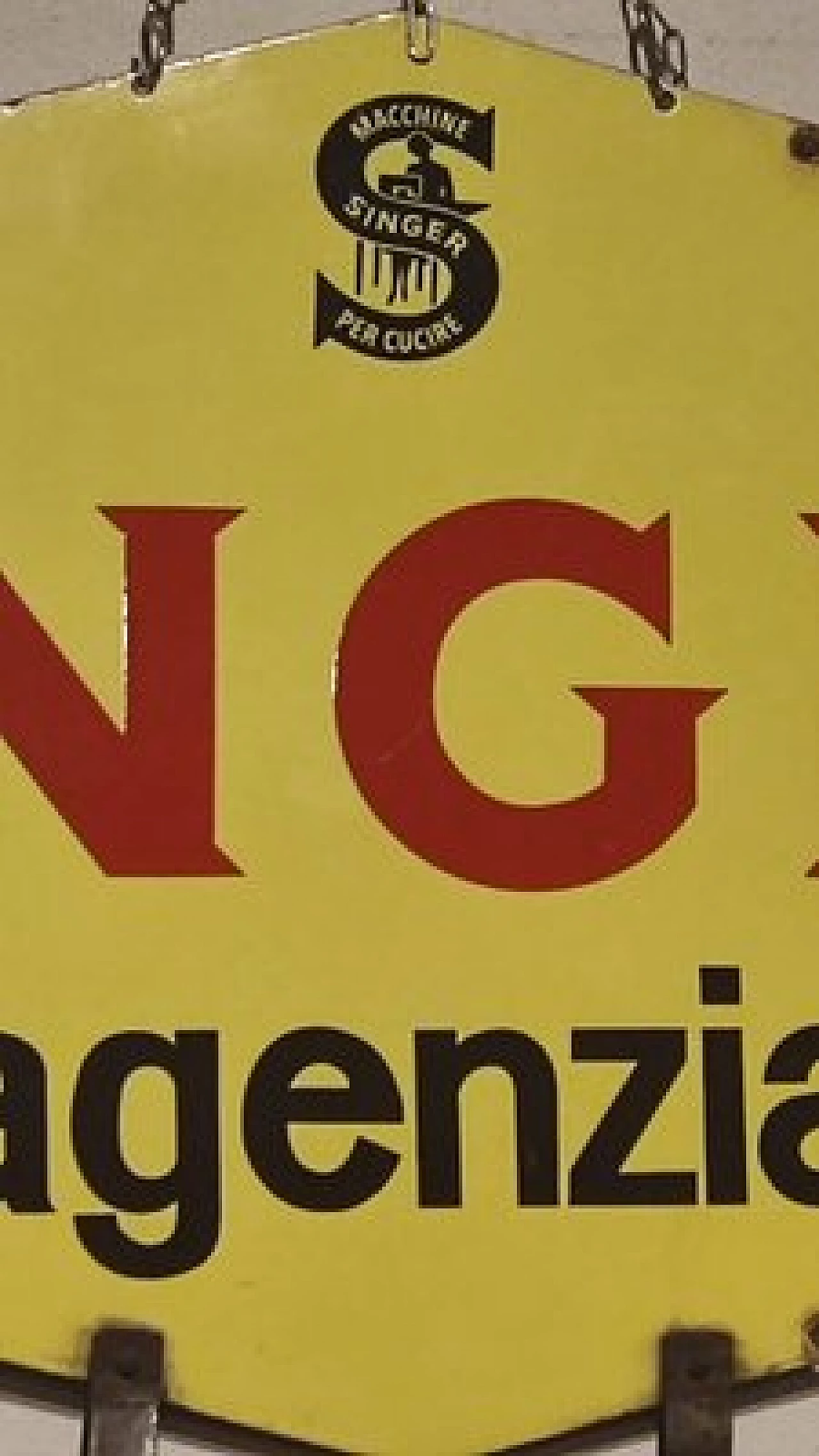 Insegna in metallo giallo per Singer, anni '50 9