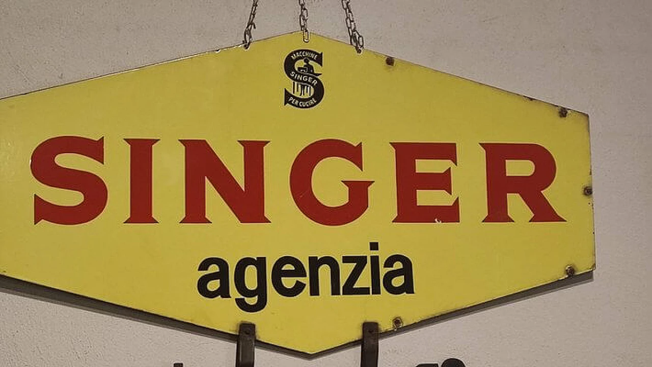 Insegna in metallo giallo per Singer, anni '50 11