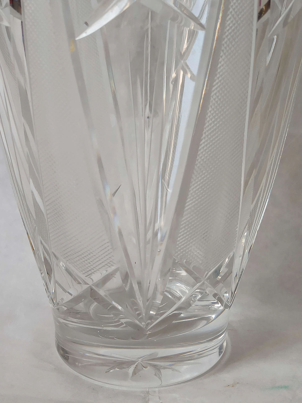 Engraved and ground Baccarat crystal vase, 1970s 5