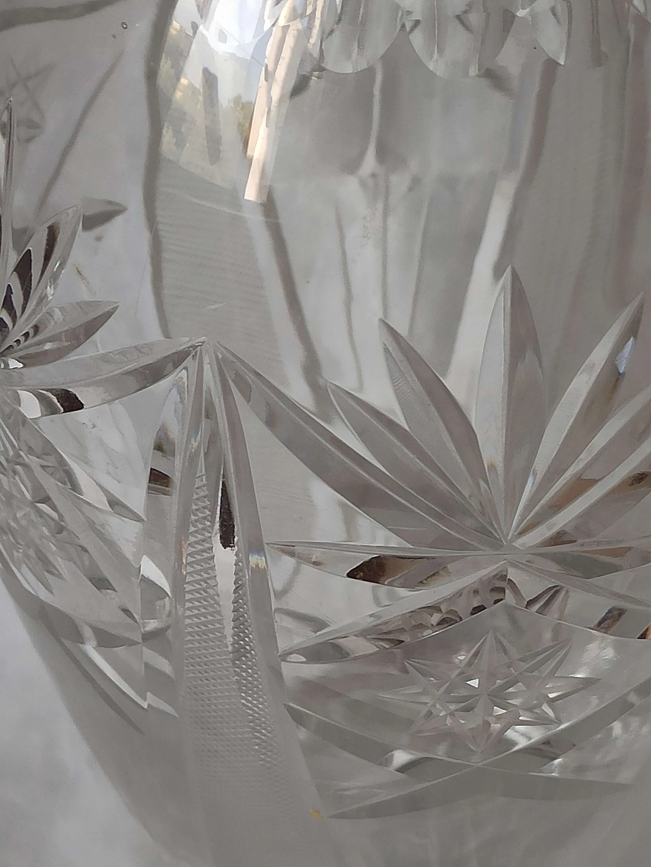 Engraved and ground Baccarat crystal vase, 1970s 12