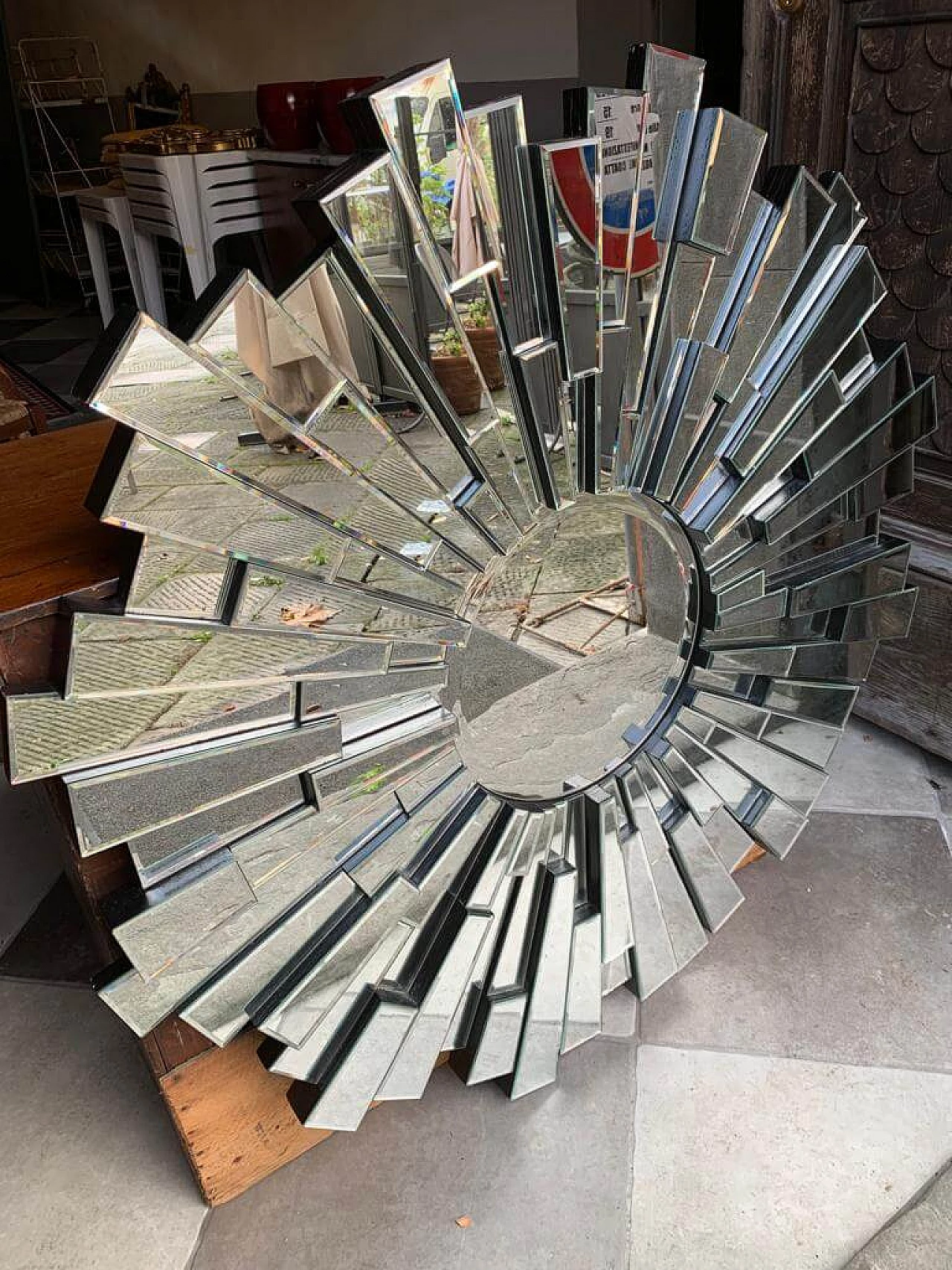 Specchio da parete stile Art Déco a forma di sole 4